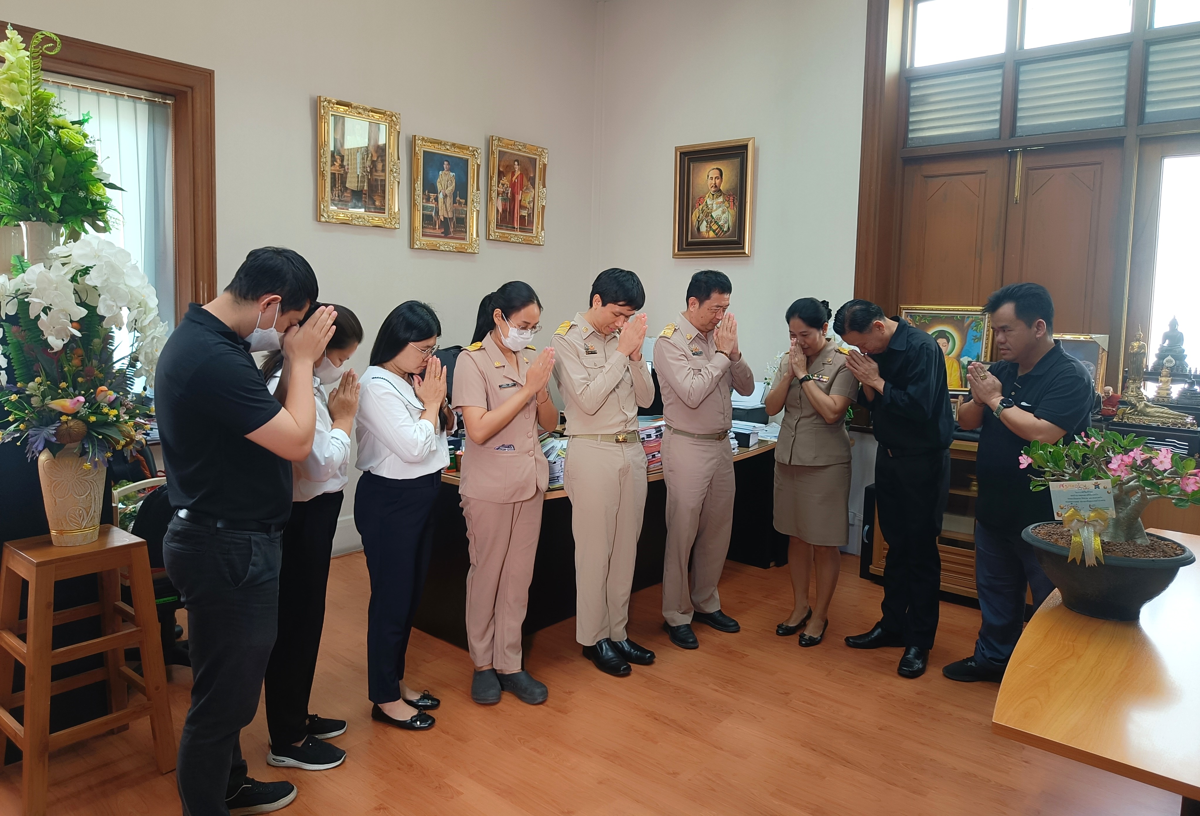 title - กลุ่มพัฒนาระบบบริหาร สำนักงานการปฏิรูปที่ดินเพื่อเกษตรกรรม (กพร. ส.ป.ก.) เข้ากราบไหว้อวยพร ขอพรผู้บริหาร สำนักงานการปฏิรูปที่ดินเพื่อเกษตรกรรม (ส.ป.ก.) เนื่องในเทศกาลขึ้นปีใหม่ 2569